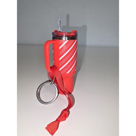 Stanley 40oz S H2.0 FlowState Quencher Tumbler Candy Cane Twist W/ Keychain - Picture 10 of 13